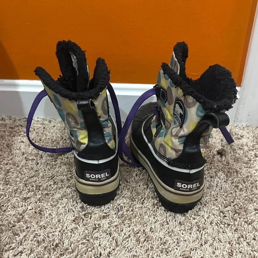 NWOT Sorel Kids' Black and Multicolor Snow Boots size 4